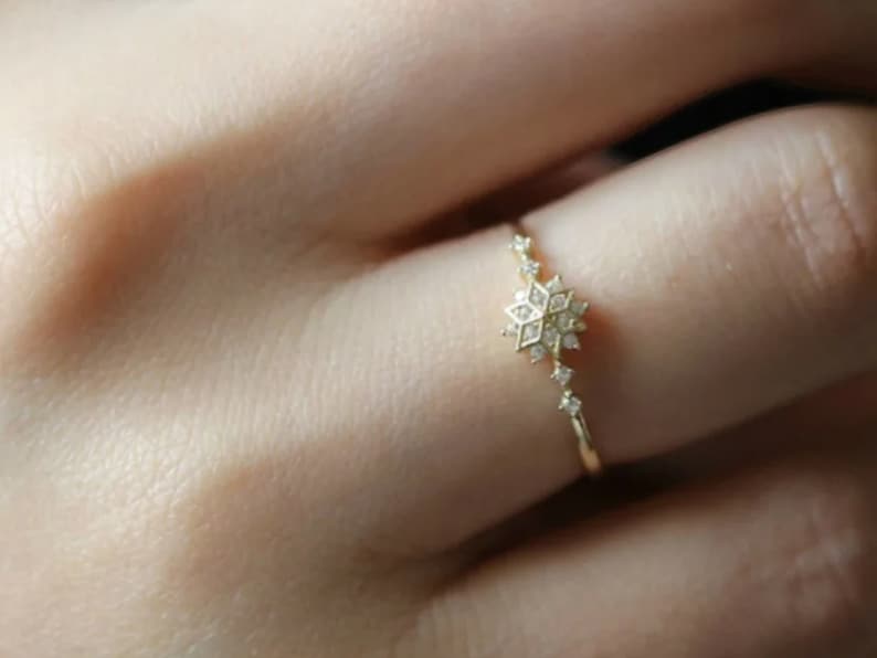 1.0 CT Round Shaped Snowflaked Moissanite Ring