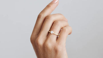 What is Considered a Small Engagement Ring?