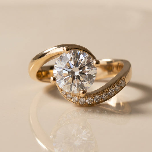 Oval Solitaire Engagement Ring – 2 CT Lab Grown Diamond
