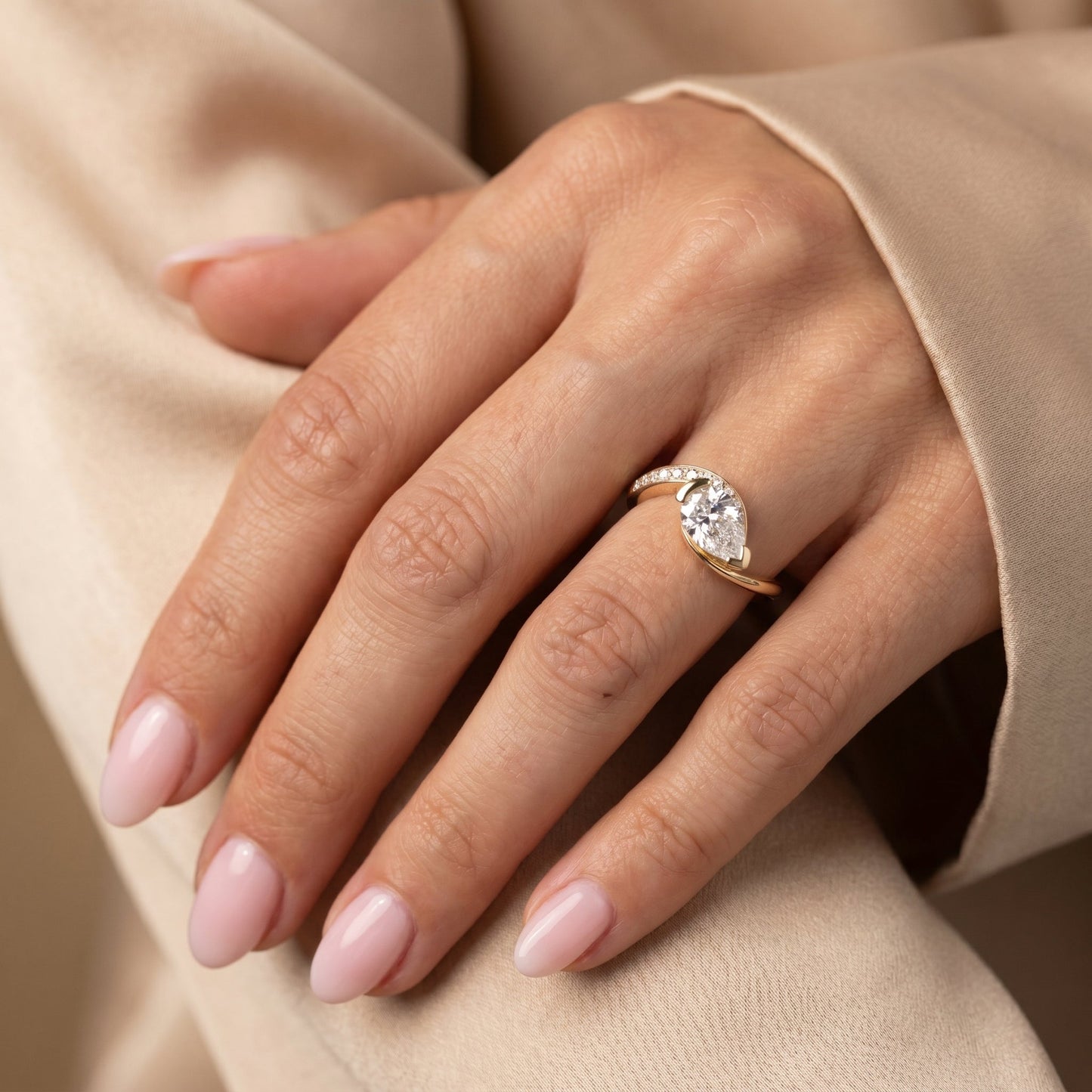 Oval Solitaire Engagement Ring – 2 CT Lab Grown Diamond