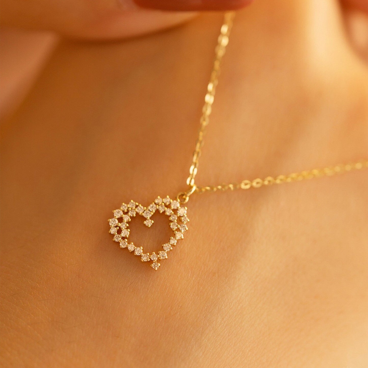 0.15 TCW Round Heart Minimalist Moissanite Necklace 6