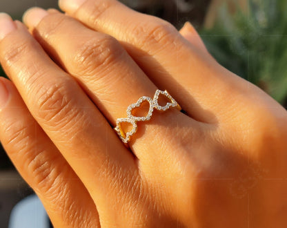 0.11 CT Round Heart Shank CVD E/VS1 Diamond Wedding Band