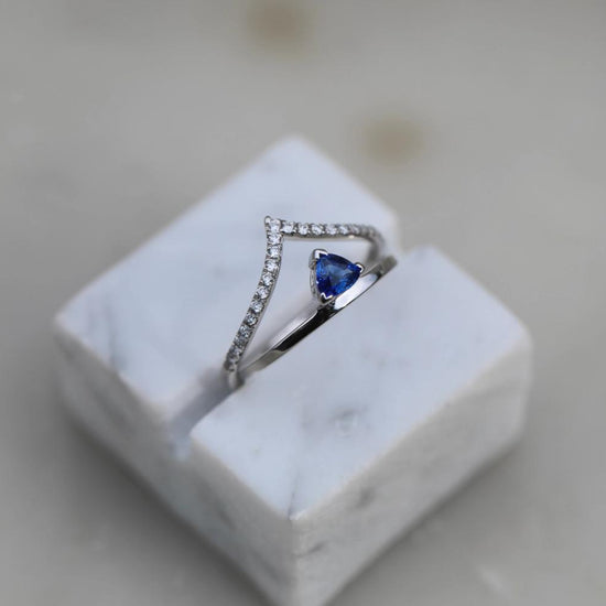 0.225 CT Round Curved CVD EF/VS Diamond Wedding Band 5