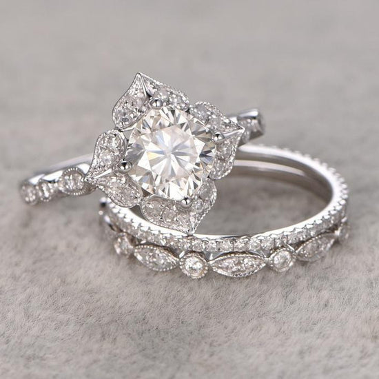 1.0 CT Cushion Floral Style Moissanite Bridal Ring Set 2