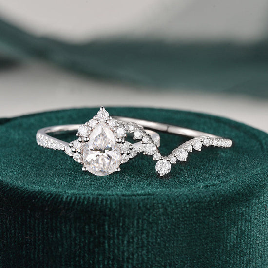 1.50 CT Pear Cut Cluster Moissanite Bridal Ring Set 6