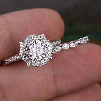 0.75 CT Round Vintage Style Moissanite Bridal Ring Set 4