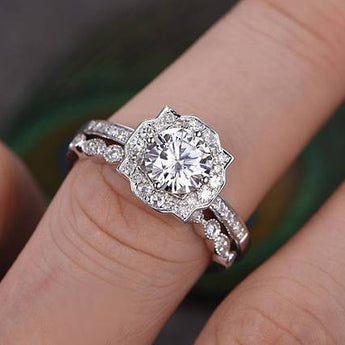 0.75 CT Round Vintage Style Moissanite Bridal Ring Set 2