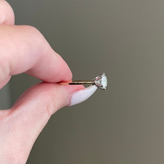 1.0 CT Round Shaped Moissanite Solitaire Engagement Ring 3