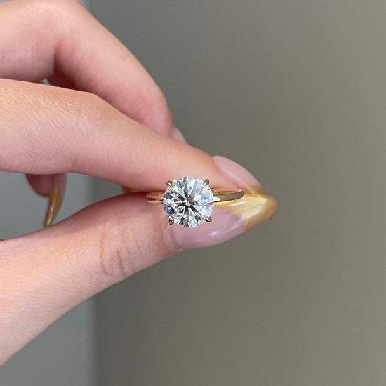 3.0 CT Round Shaped Moissanite Solitaire Engagement Ring 1