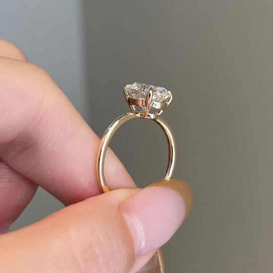 3.0 CT Oval Shaped Moissanite Solitaire Engagement Ring 4