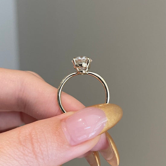 3.0 CT Oval Shaped Moissanite Solitaire Engagement Ring 5