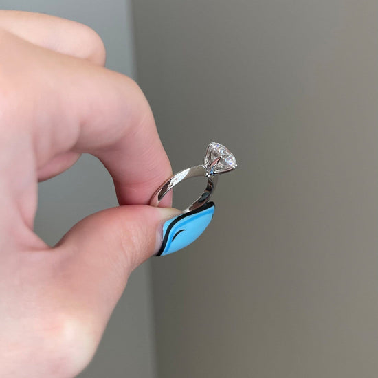 3.0 CT Round Shaped Moissanite Solitaire Engagement Ring 3